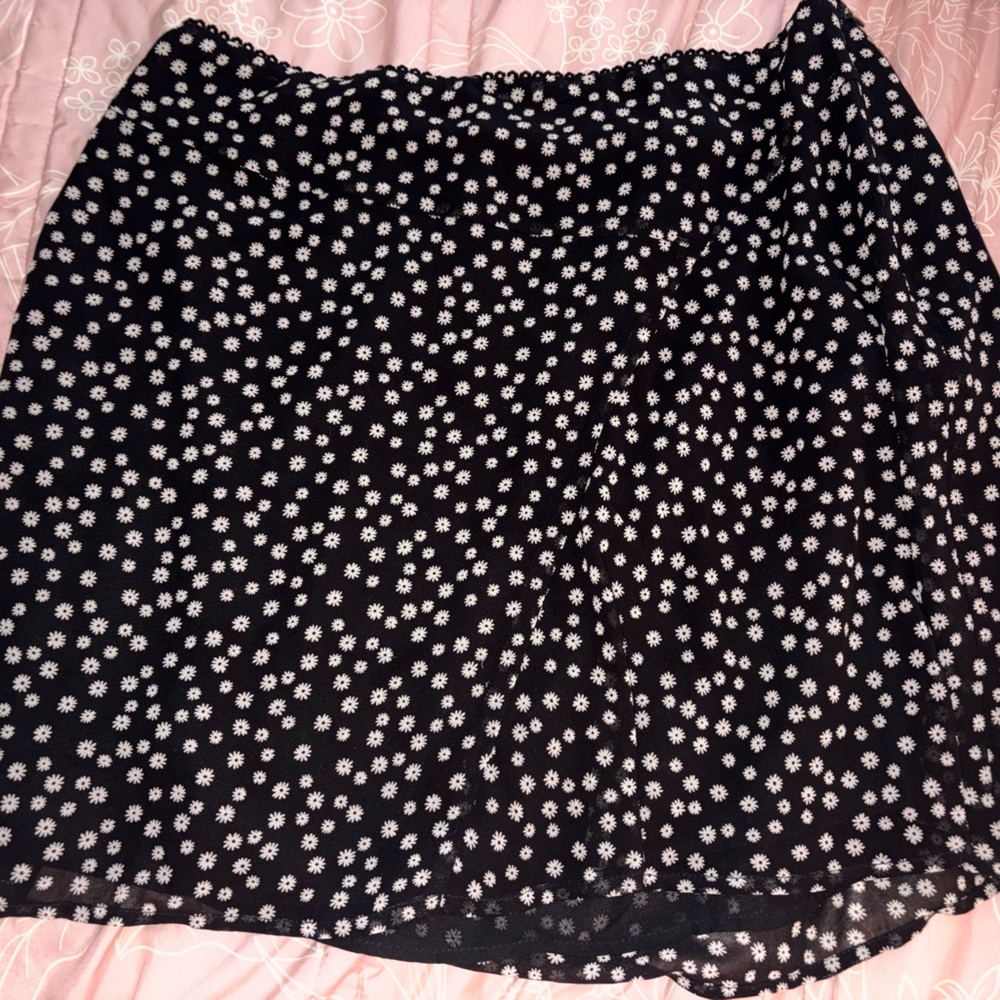 Forever 21 Black Mini Skirt with White Daisy Print